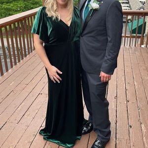 Size 20 Reverly emerald green velvet dress